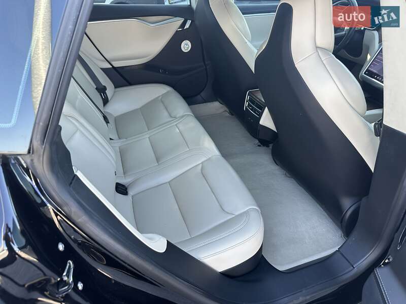 Лифтбек Tesla Model S 2017 в Житомире