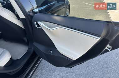 Лифтбек Tesla Model S 2017 в 