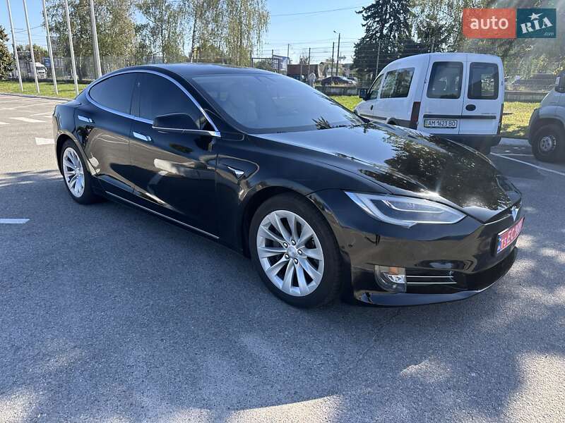Лифтбек Tesla Model S 2017 в Житомире