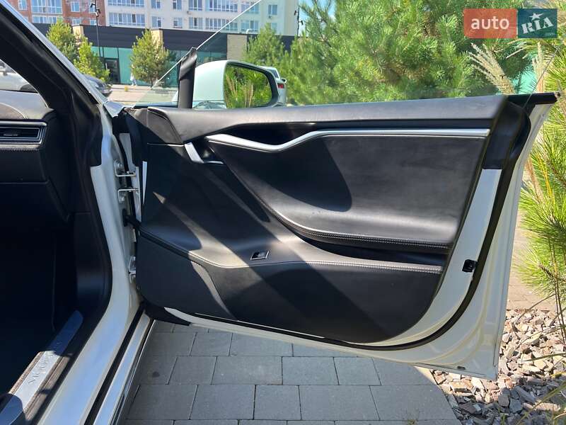 Лифтбек Tesla Model S 2016 в Хмельницком фото 16 Лифтбек Tesla Model S 2016 в Хмельницком