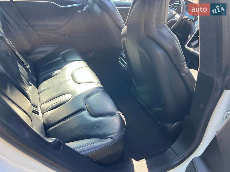Лифтбек Tesla Model S 2016 в Хмельницком фото 19 Лифтбек Tesla Model S 2016 в Хмельницком