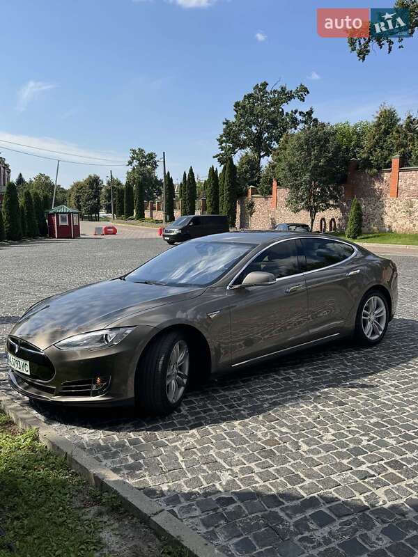 Ліфтбек Tesla Model S 2015 в Києві