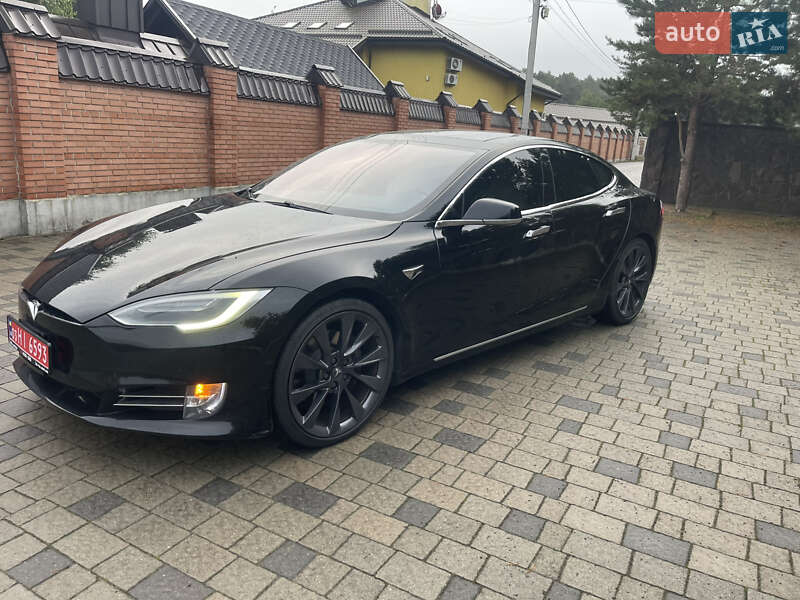 Лифтбек Tesla Model S 2018 в Львове