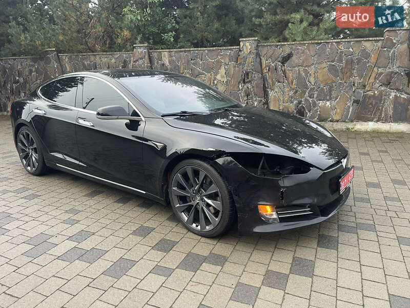 Лифтбек Tesla Model S 2018 в Львове