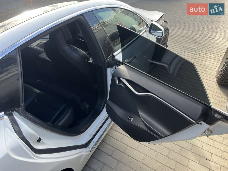 Ліфтбек Tesla Model S 2018 в Києві