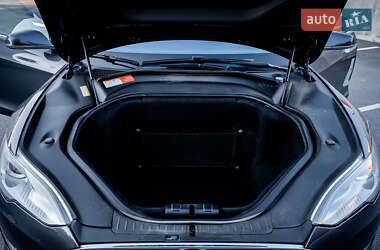 Лифтбек Tesla Model S 2015 в 