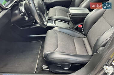 Лифтбек Tesla Model S 2017 в 
