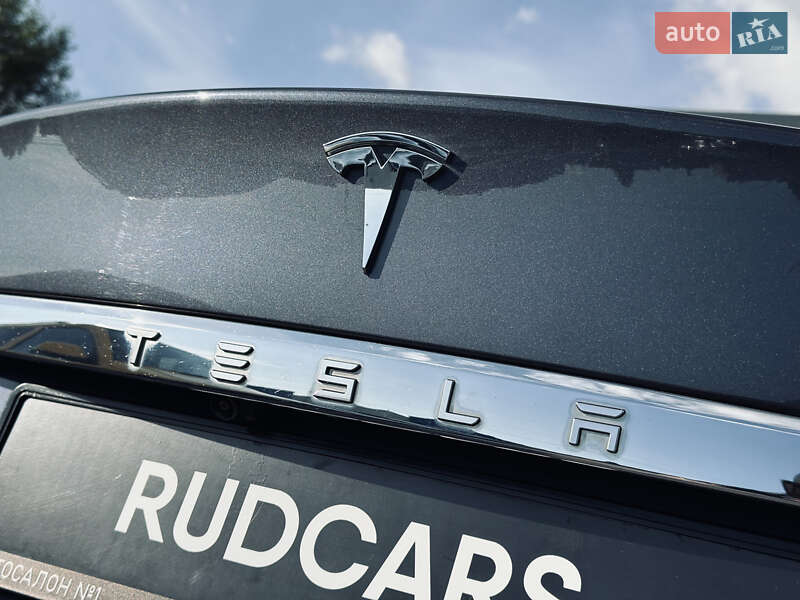 Ліфтбек Tesla Model S 2018 в Кременчуці