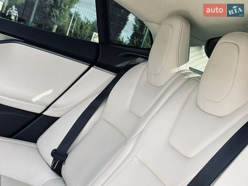 Ліфтбек Tesla Model S 2018 в Кременчуці