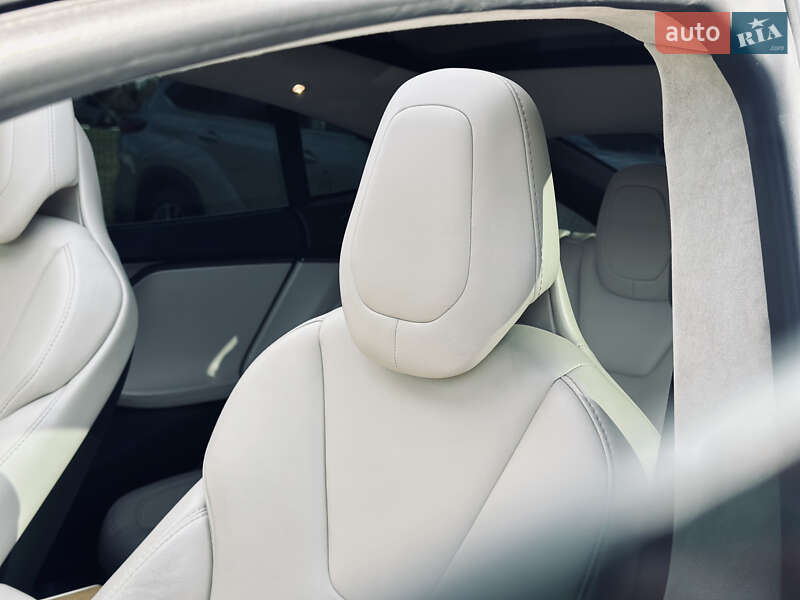 Ліфтбек Tesla Model S 2018 в Кременчуці