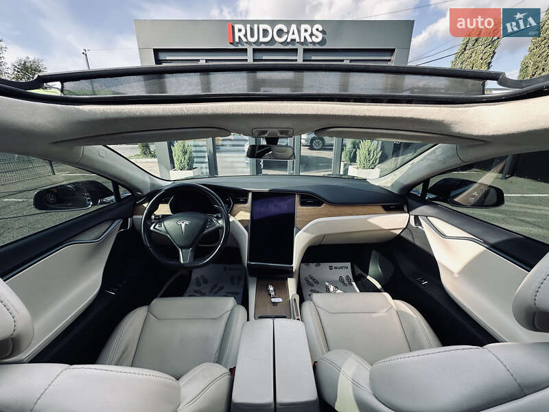 Ліфтбек Tesla Model S 2018 в Кременчуці
