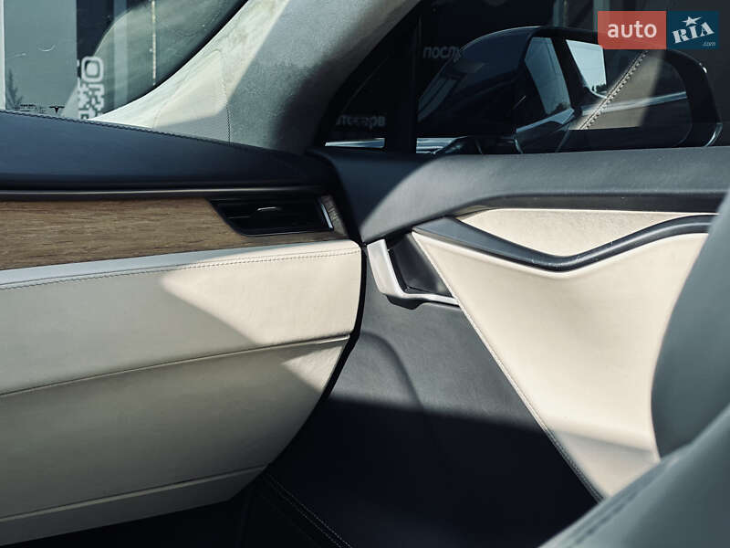 Ліфтбек Tesla Model S 2018 в Кременчуці