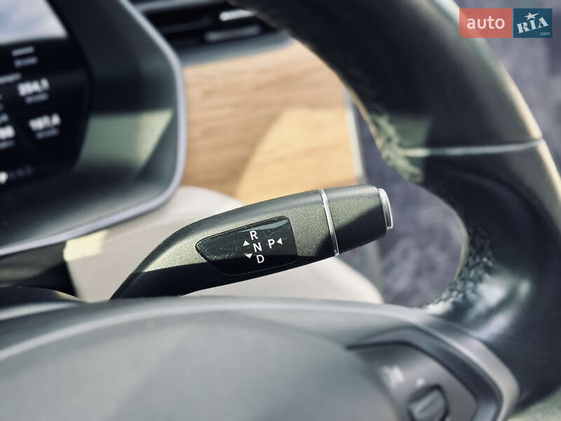 Ліфтбек Tesla Model S 2018 в Кременчуці