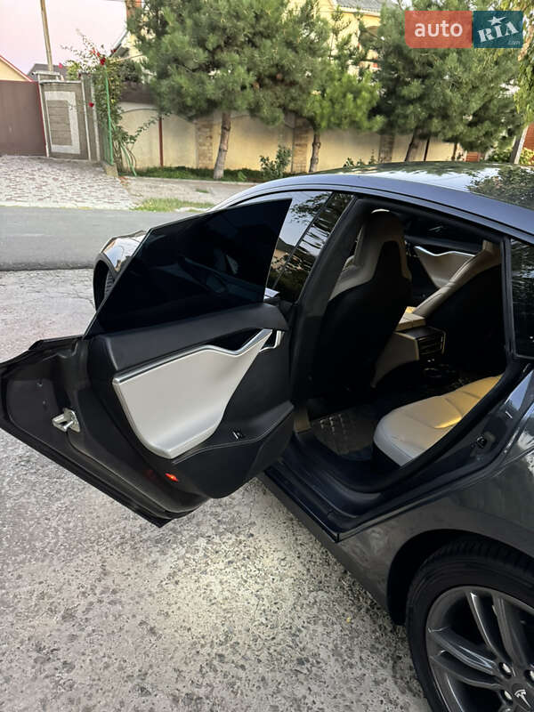 Ліфтбек Tesla Model S 2015 в Одесі