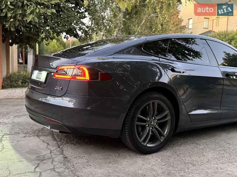 Ліфтбек Tesla Model S 2015 в Одесі