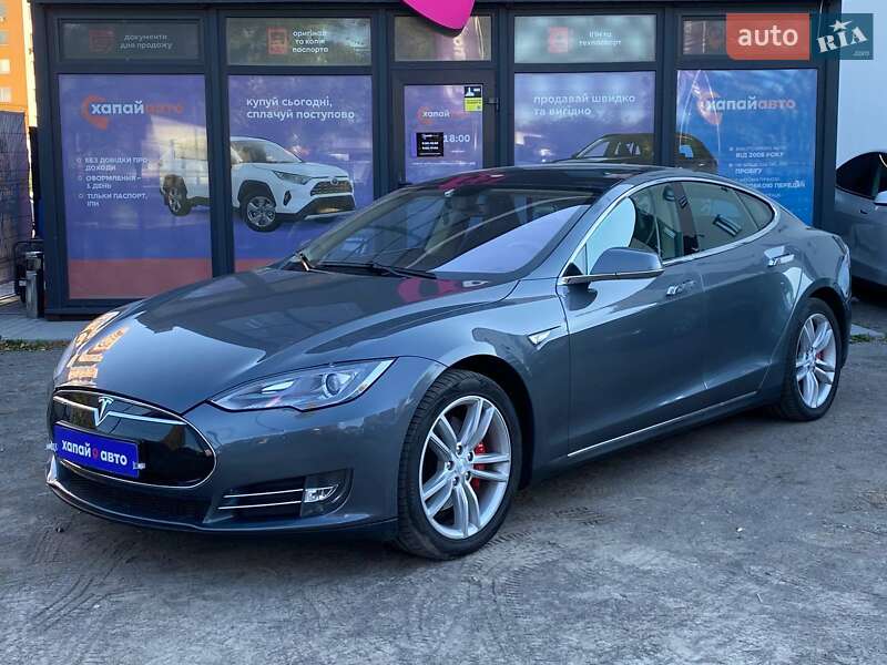 Tesla Model S 2014