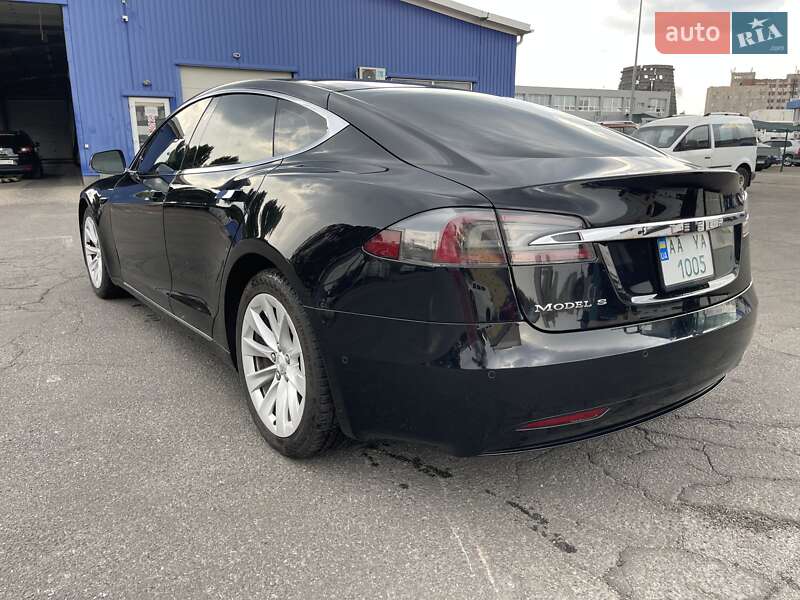 Лифтбек Tesla Model S 2016 в Киеве