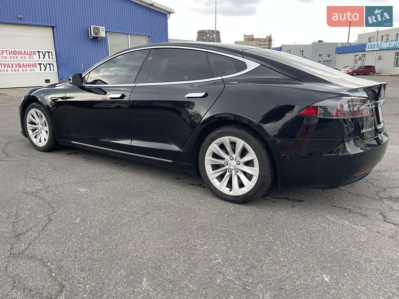 Лифтбек Tesla Model S 2016 в Киеве