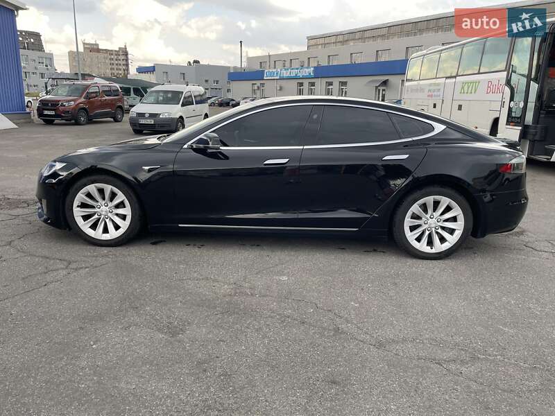 Лифтбек Tesla Model S 2016 в Киеве
