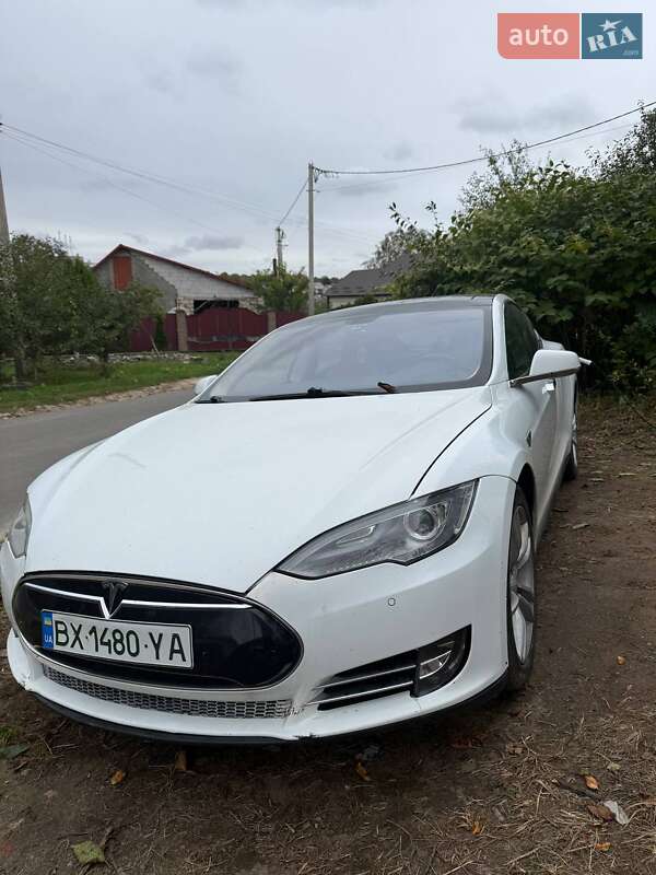 Tesla Model S 2014