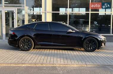 Лифтбек Tesla Model S 2016 в 