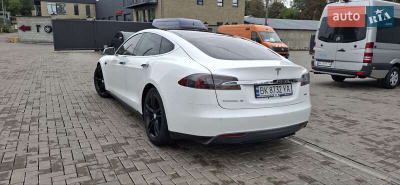 Ліфтбек Tesla Model S 2013 в Рівному