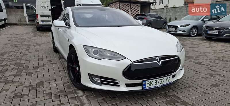 Ліфтбек Tesla Model S 2013 в Рівному