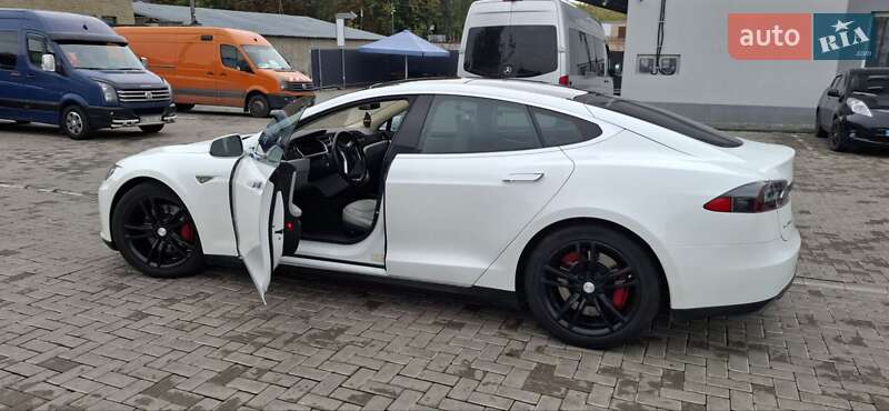 Ліфтбек Tesla Model S 2013 в Рівному