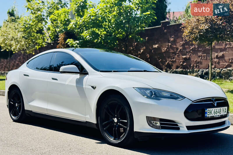 Лифтбек Tesla Model S 2013 в Ровно
