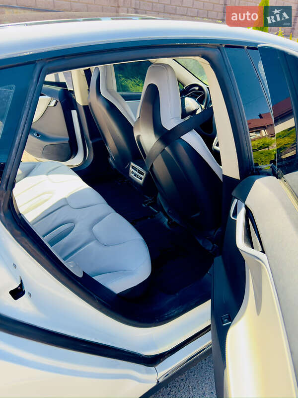 Лифтбек Tesla Model S 2013 в Ровно