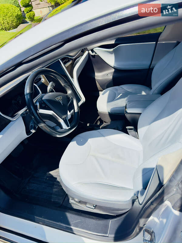 Лифтбек Tesla Model S 2013 в Ровно