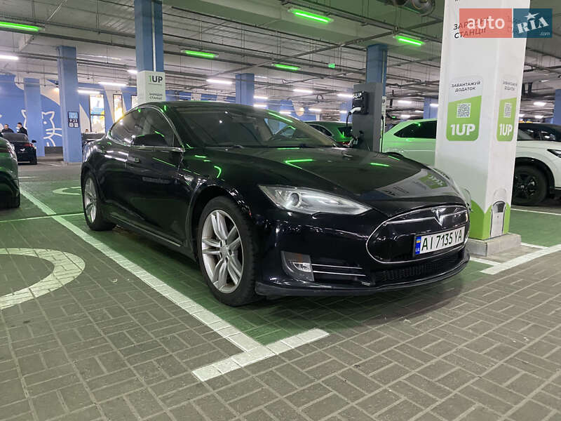 Ліфтбек Tesla Model S 2014 в 