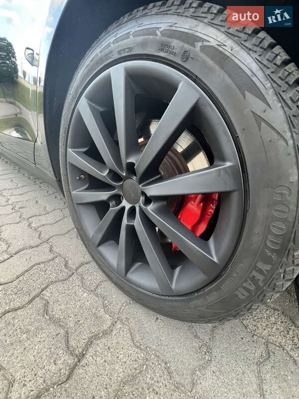 Ліфтбек Tesla Model S 2013 в Луцьку