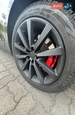 Лифтбек Tesla Model S 2013 в 