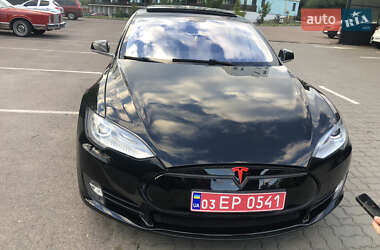 Лифтбек Tesla Model S 2013 в 