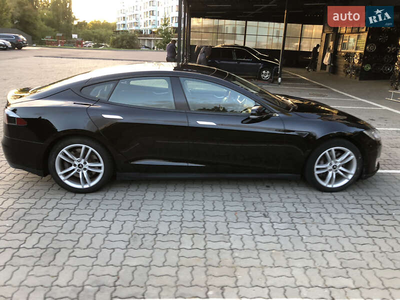 Ліфтбек Tesla Model S 2013 в Луцьку