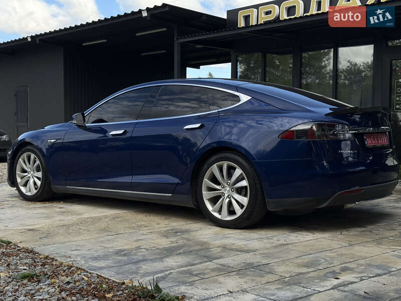 Ліфтбек Tesla Model S 2015 в Івано-Франківську