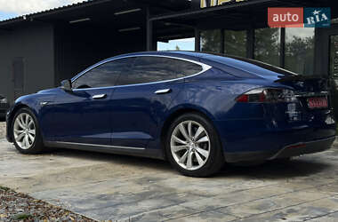 Лифтбек Tesla Model S 2015 в 