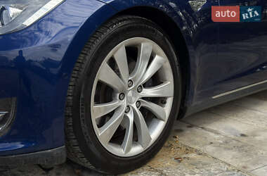 Лифтбек Tesla Model S 2015 в 