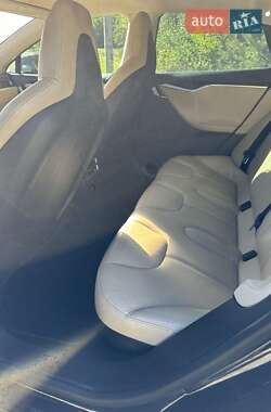 Лифтбек Tesla Model S 2014 в 