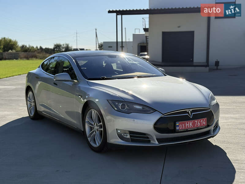 Лифтбек Tesla Model S 2013 в Луцке