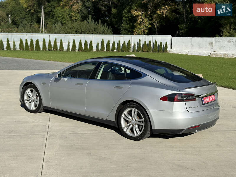 Лифтбек Tesla Model S 2013 в Луцке