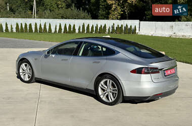 Лифтбек Tesla Model S 2013 в 