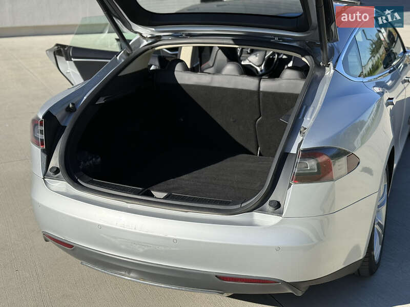 Лифтбек Tesla Model S 2013 в Луцке