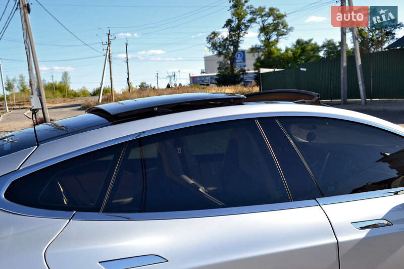 Ліфтбек Tesla Model S 2013 в Святопетрівське
