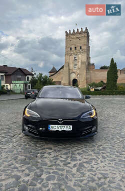 Лифтбек Tesla Model S 2016 в Луцке