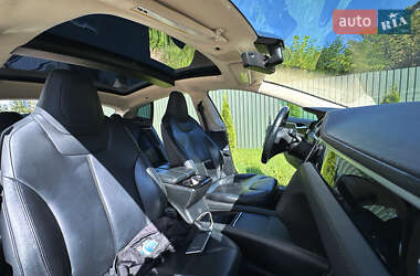 Лифтбек Tesla Model S 2014 в 