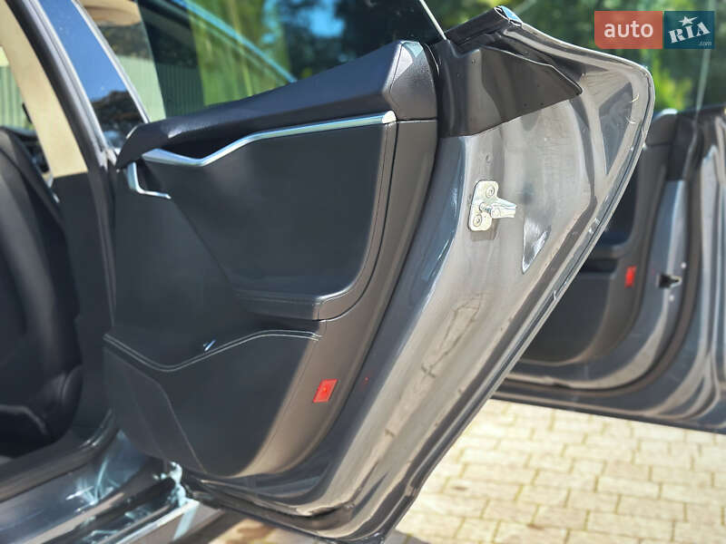 Лифтбек Tesla Model S 2014 в Николаеве
