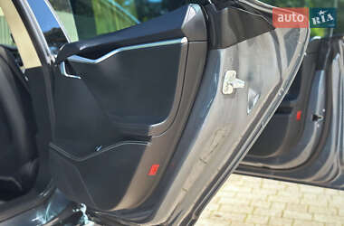 Лифтбек Tesla Model S 2014 в 