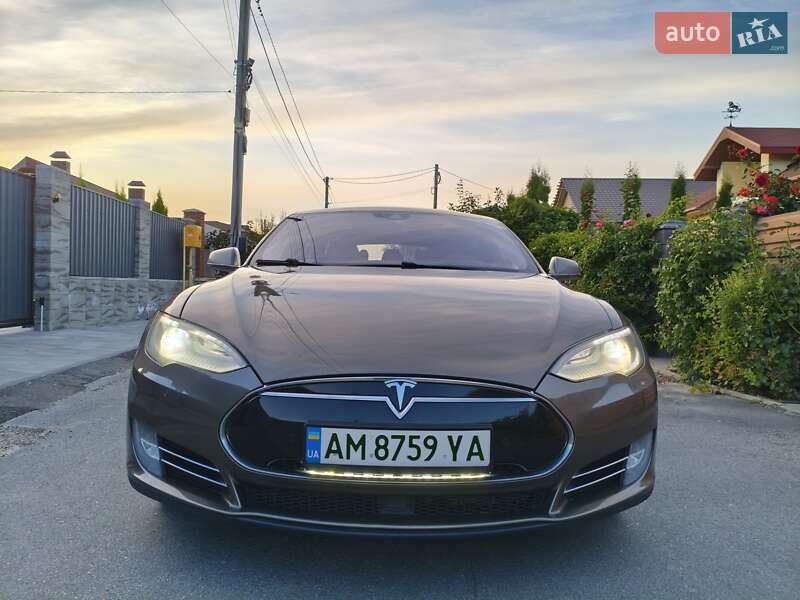 Лифтбек Tesla Model S 2015 в Житомире фото 15 Лифтбек Tesla Model S 2015 в Житомире